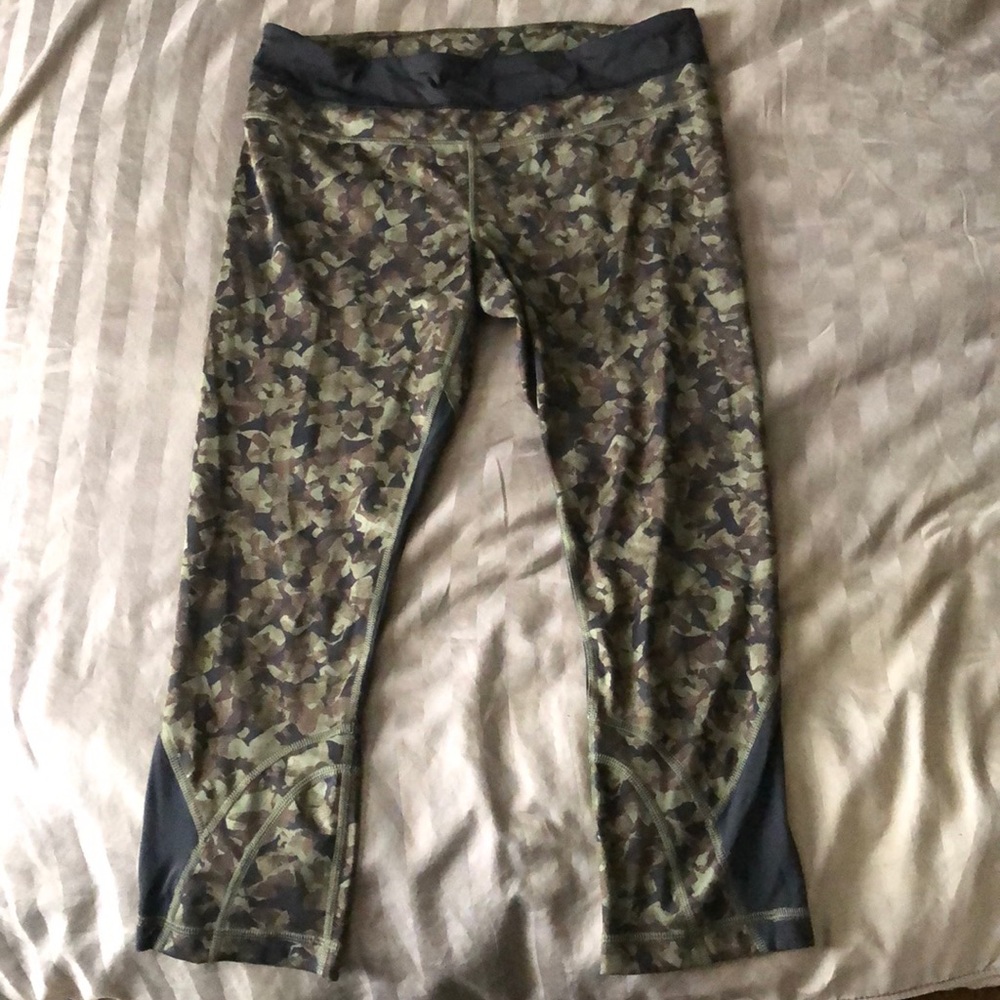 Camo LuLulemon crops